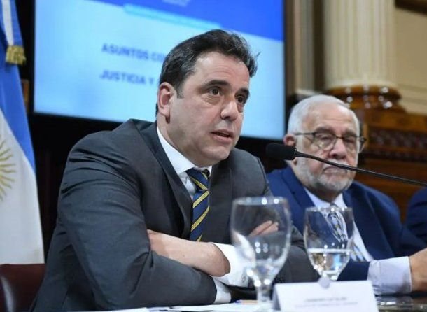 Lisandro Catalán, ministro del Interior.