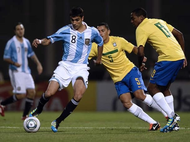 Con la Selección Argentina, Fernández jugó la final de la Copa del Mundo 2014 y Copa América 2015. 