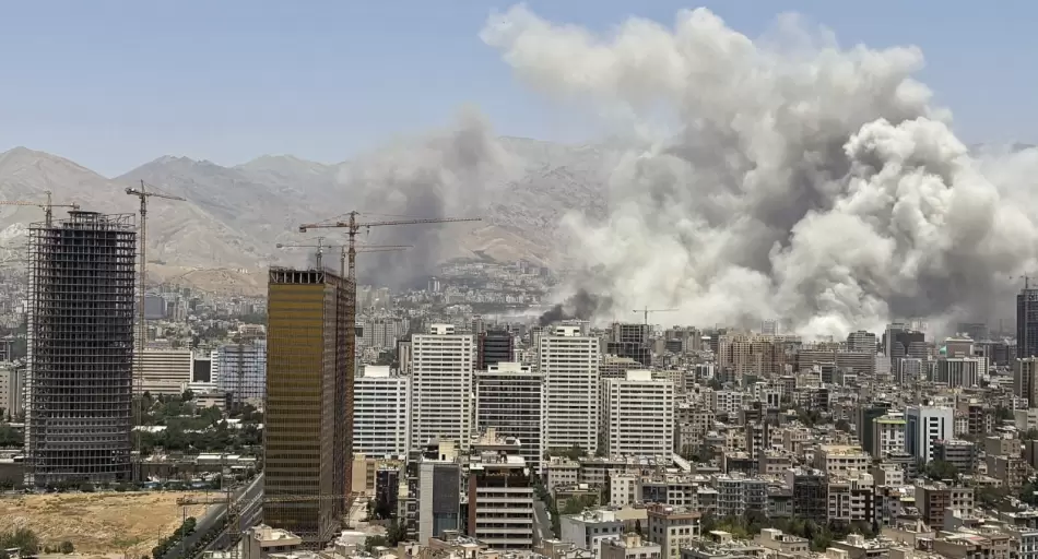 La guerra escala, marea roja en las Bolsas y súper peso argentino