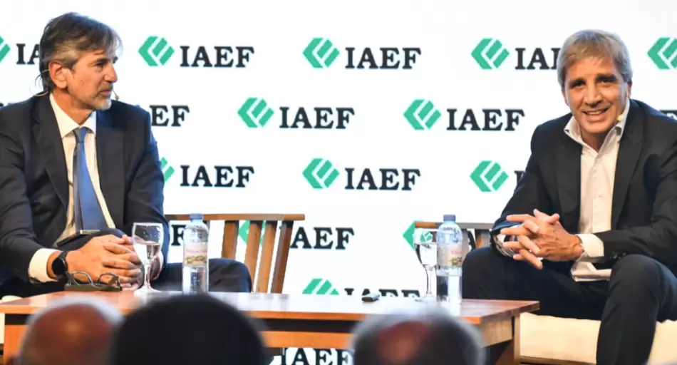 <div>Caputo advierte por la inflación y apunta a la confianza: «No podemos forzarlos a tener pesos»</div>