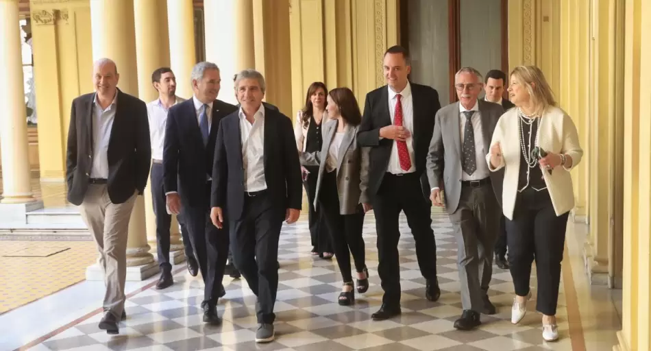 La estrategia «insuficiente» del Gobierno para cerrar el Adornigate: silencio, conferencia y proyectos