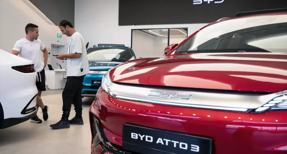 Las ganancias de BYD cayeron por primera vez en cuatro años y despide empleados