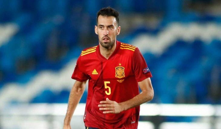 El volante español levantó el Mundial 2010 y la Eurocopa 2012 con España. 