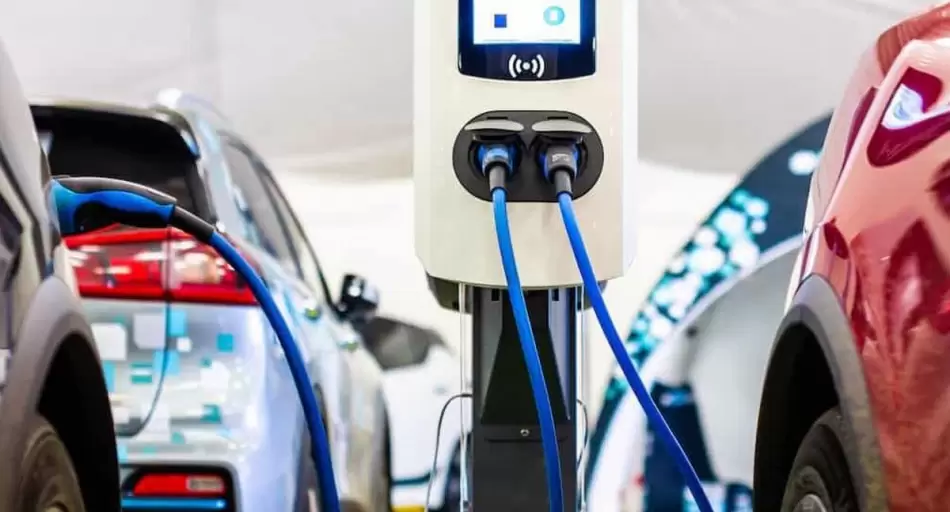 Latinoamerica ahorra cerca de U$S 3 millones diarios gracias a la electromovilidad en medio de la crisis de combustibles