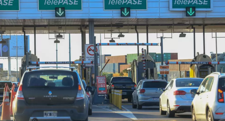 Se termina el efectivo en los peajes: quiénes deberán pagar multas y de cuánto son