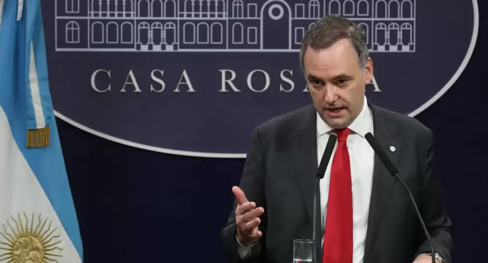 Manuel Adorni vende su departamento de La Plata: cuánto pide para cubrir una deuda millonaria