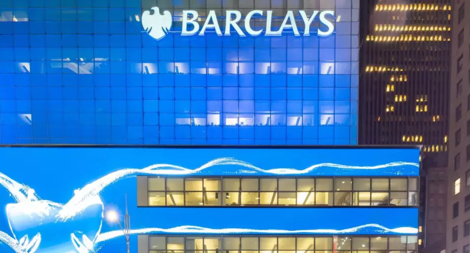 Caputo tiene ganas de patearle el trasero a un banco inglés