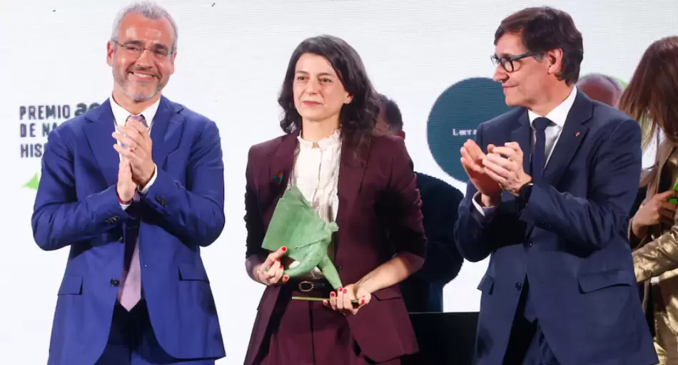 Quién es la escritora argentina que ganó 1 millón de euros con un libro de terror