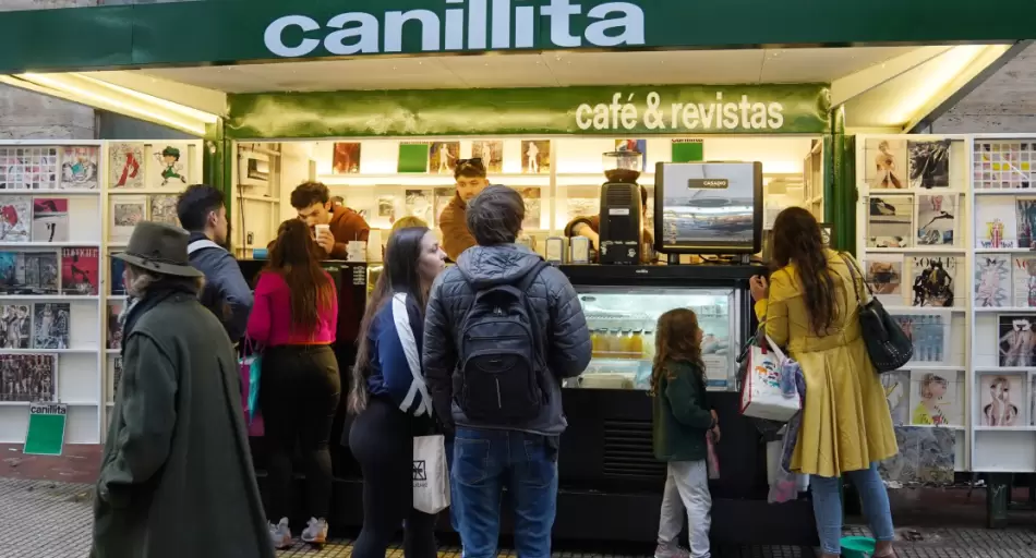 Transformaron un viejo puesto de diarios en una cafetería y ahora venden franquicias