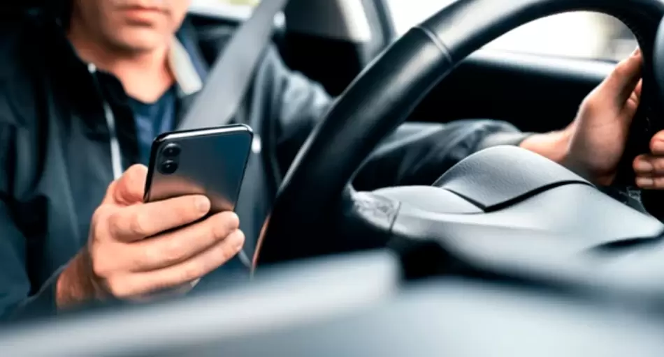 El 16% de los conductores argentinos usa el celular al manejar en autopistas