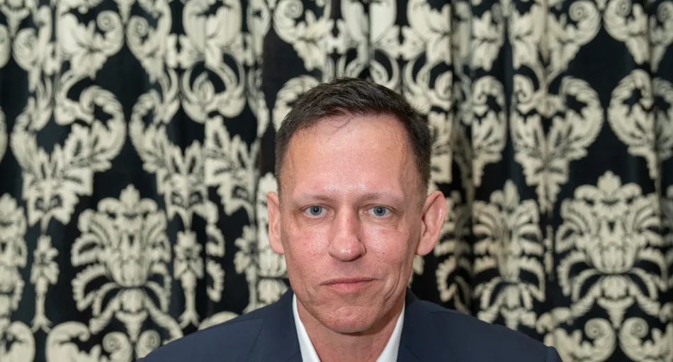 Peter Thiel desembarca en Argentina y el Gobierno acelera el plan de “pasaporte dorado” para millonarios