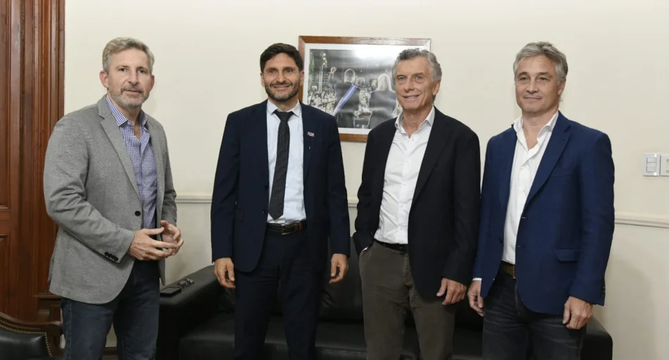 Sin definirse sobre una candidatura presidencial, Macri encabeza un acto en Santa Fe tras reunirse con Frigerio y Pullaro