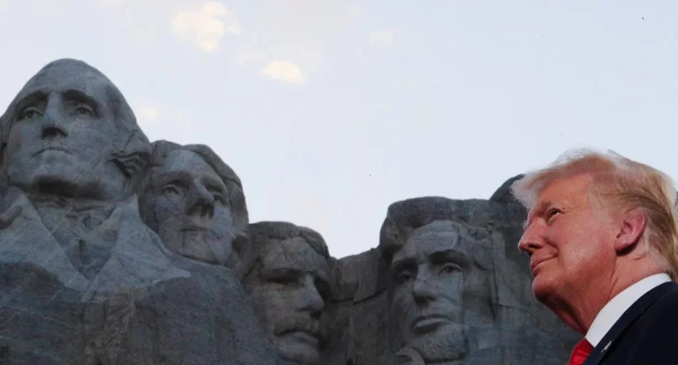 Trump estalla en Monte Rushmore y lanza una advertencia contra el «comunismo» en EE.UU.