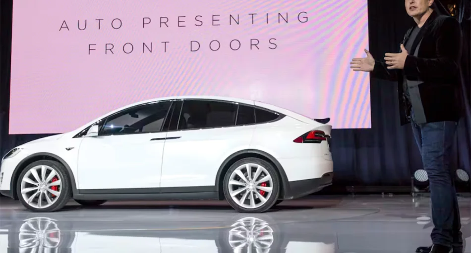 Tesla desmanteló una línea de producción de autos para fabricar robots