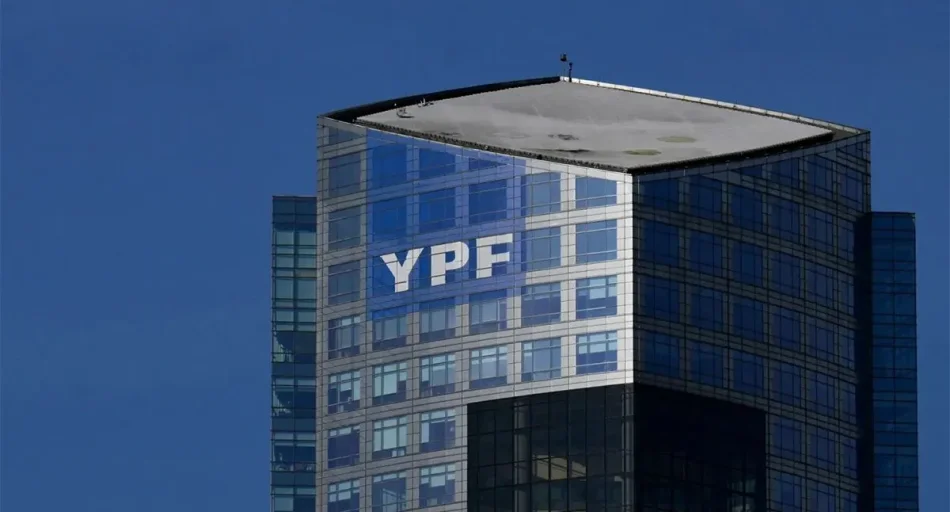 YPF hizo el split de sus acciones y cambia el juego: más inversores podrán entrar a precio mucho más bajo