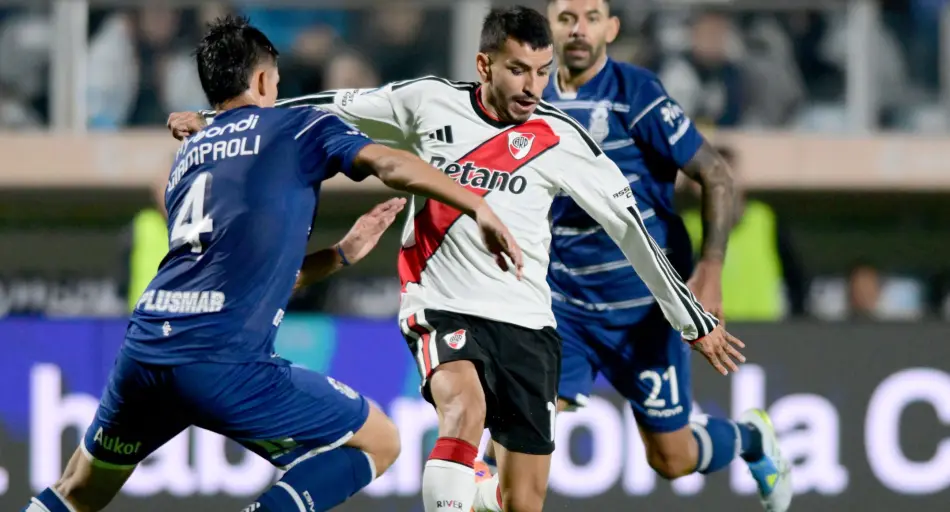 ¿Cuánto sale la camiseta titular que usa River en la temporada 2026/27?