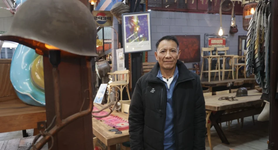 Mercado de Pulgas: así trabaja el restaurador de maderas viejas y nobles que ya no se consiguen