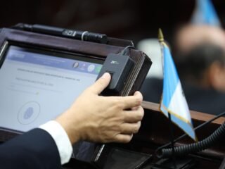 El Congreso de Guatemala despeja el camino para que Arévalo decida entre dos mecanismos de control de precios de combustibles