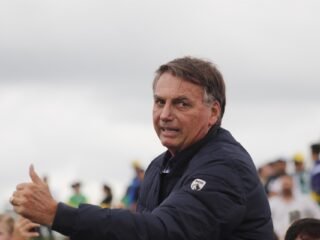 Jair Bolsonaro retiró su pedido a la Corte Suprema para que suspenda la condena por golpismo