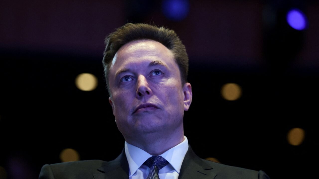 Paramount evalúa sumar a Elon Musk como inversor ante la operación con Warner Bros. Discovery