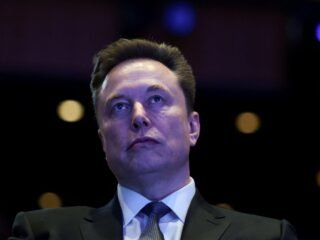 Paramount evalúa sumar a Elon Musk como inversor ante la operación con Warner Bros. Discovery