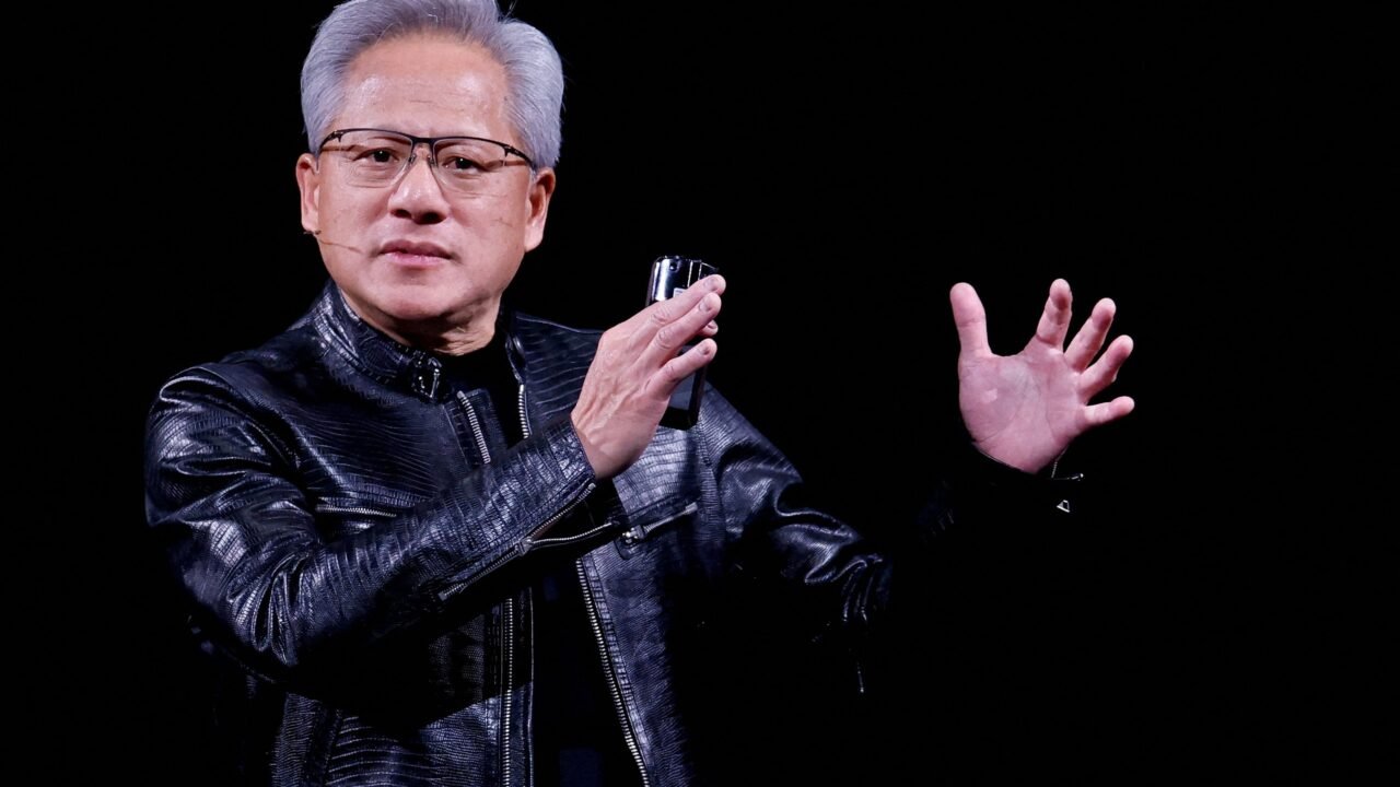 CEO de Nvidia advirtió que “los laboratorios de IA que no puedan controlar sus modelos deben ser cerrados”