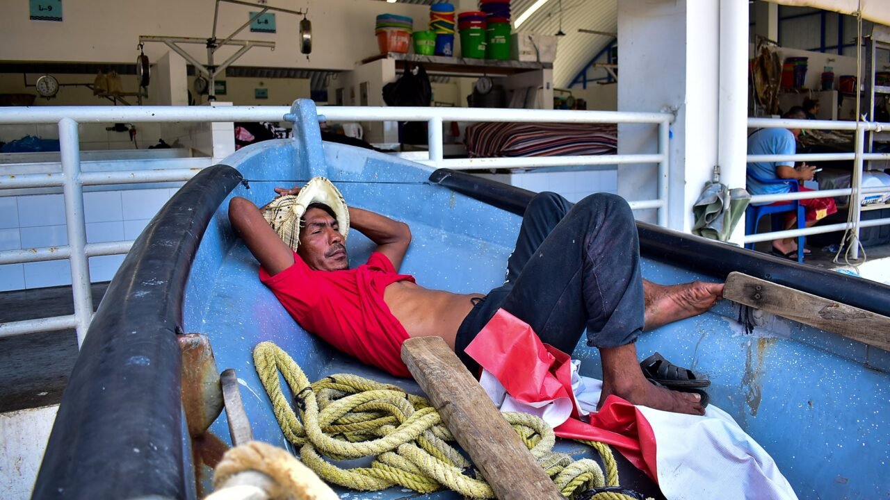 El otro rostro de Surf City: las escenas curiosas que dan identidad a las playas de El Salvador