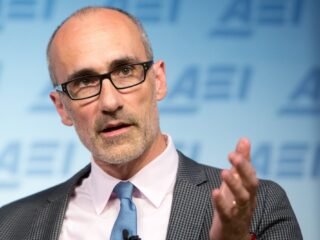 Arthur Brooks, catedrático de Harvard, de 62 años: “Hay una inteligencia que nace a partir de los 40 años”