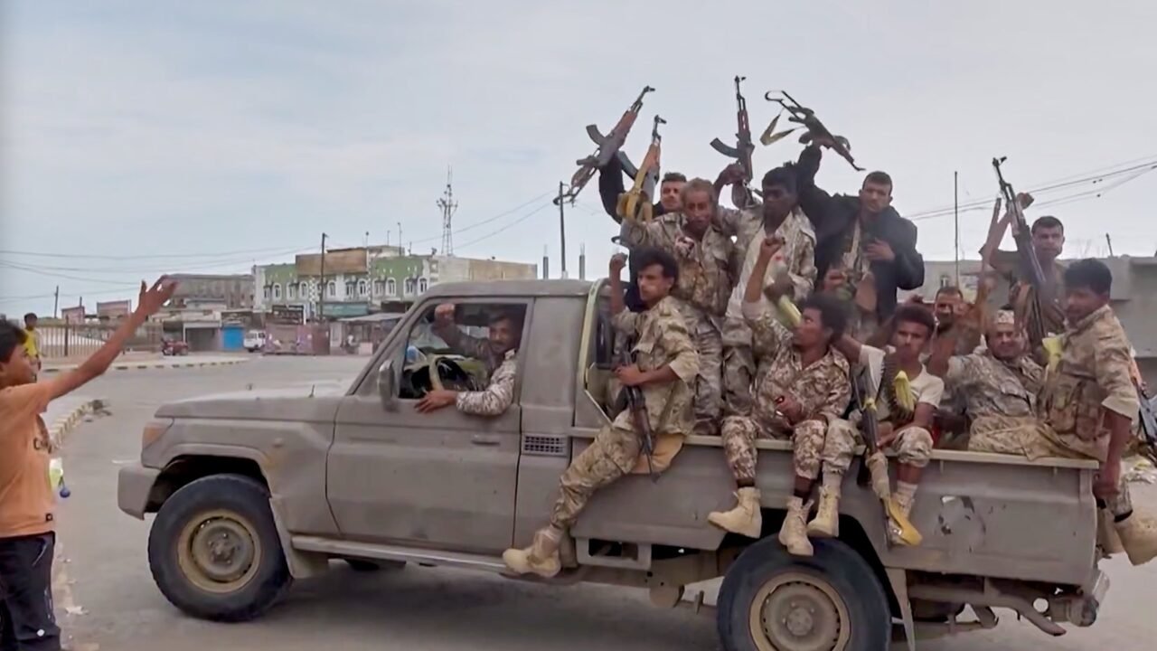 Yemen advirtió ante la ONU que las ataques de los rebeldes hutíes en el estrecho de Bab el-Mandeb amenazan la economía mundial