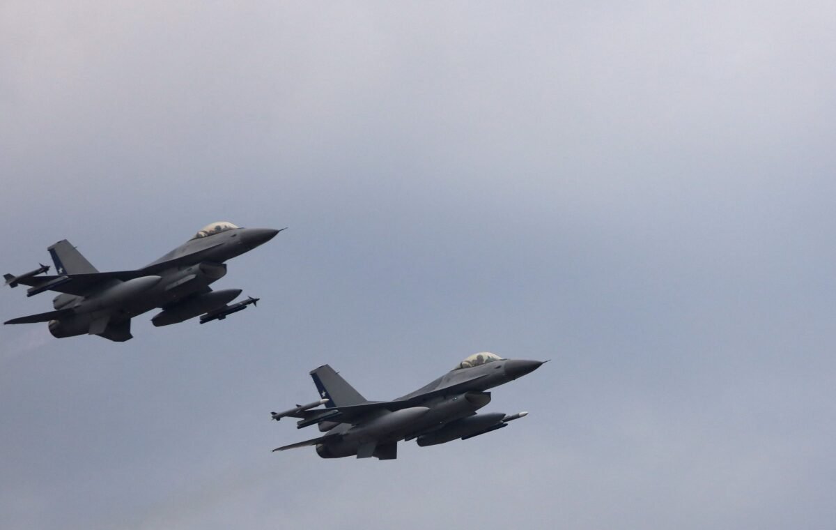 Seis F-16 llegan a la Argentina: cómo será el traslado desde Dinamarca hasta Río Cuarto