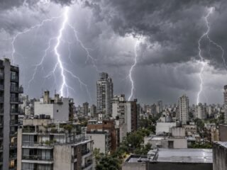 Se viene un “río atmosférico” desde el Pacífico que provocará lluvias persistentes, con 90 y 160 mm de agua, humedad y ráfagas cercanas a los 90 km/h: las zonas afectadas