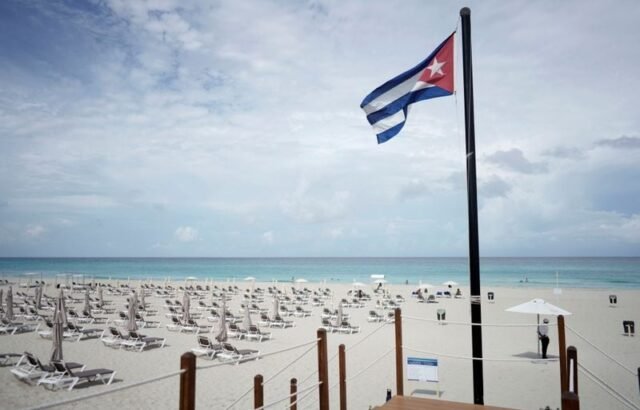 Un turista canadiense afirma que los apagones terminaron con los viajes baratos a Cuba