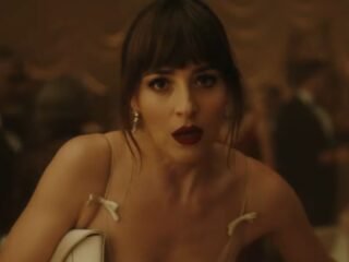 Dakota Johnson revela cómo fue trabajar bajo las órdenes de Taylor Swift en “Patient Zero”: “Respetamos nuestras mentes creativas”