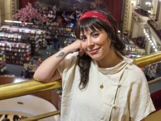 Adriana Criado unió su amor por los caballos, la cultura cowboy y una investigación sobre nativos americanos para crear el universo de “Maplewood”