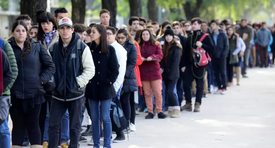 ALERTA POR EL EMPLEO: el desempleo tocó un máximo desde 2021 y hay récord de informales
