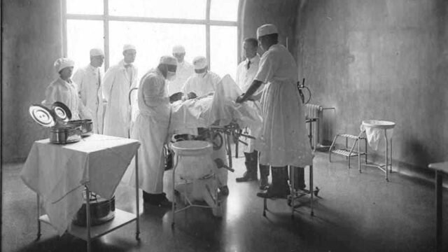Médicos de tres generaciones: un emblemático centro de salud cumple 100 años, entre cirugías inéditas e influencers foodies