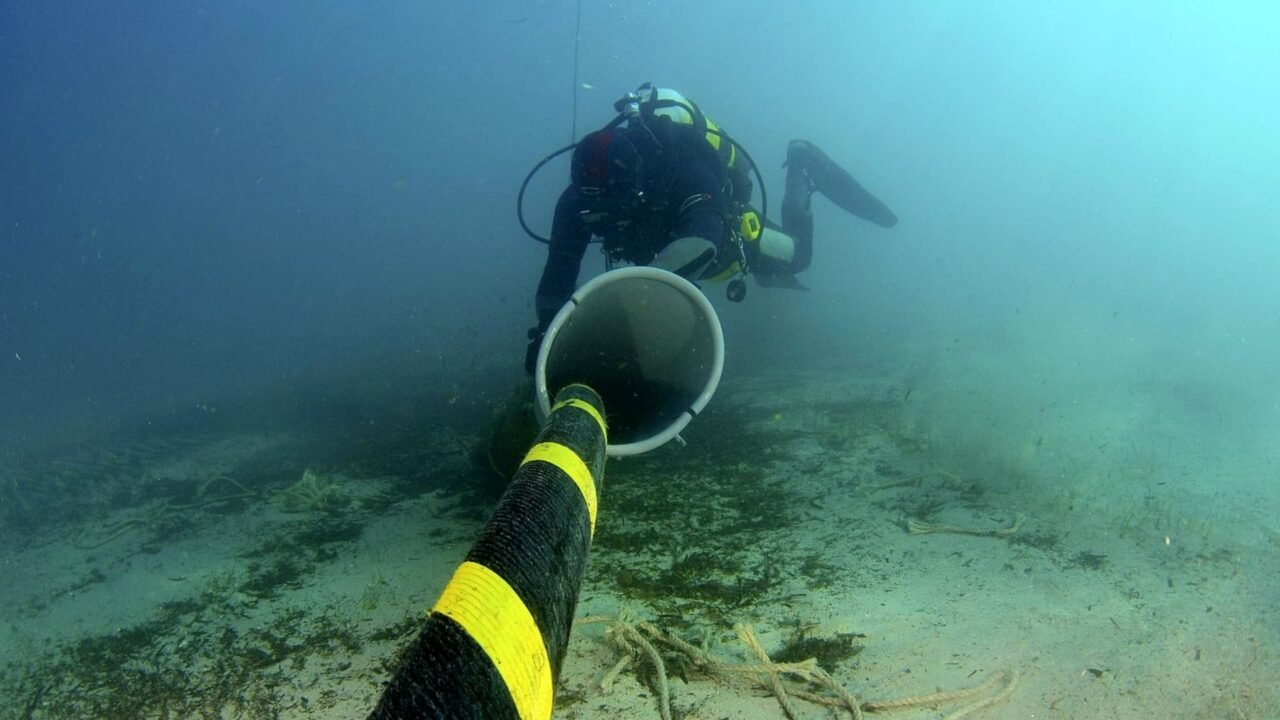 Meta anuncia construcción de cable submarino de internet con capacidad de 1 petabit por segundo