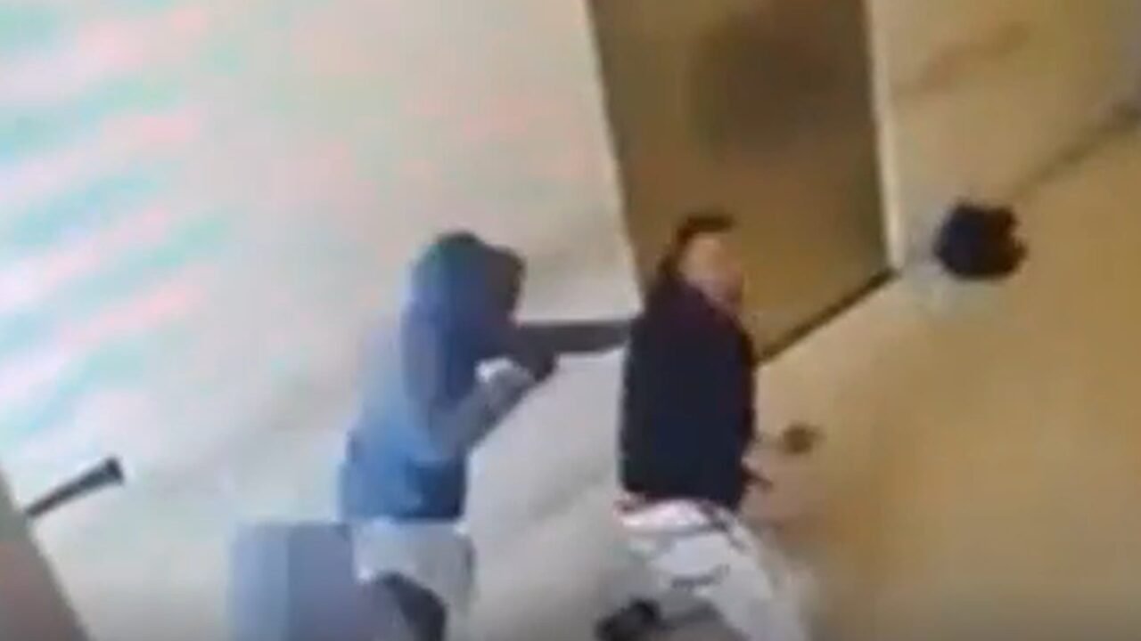 Así fue el forcejeo en el banco de La Matanza donde un ladrón disparó durante un robo y los propios clientes lo redujeron