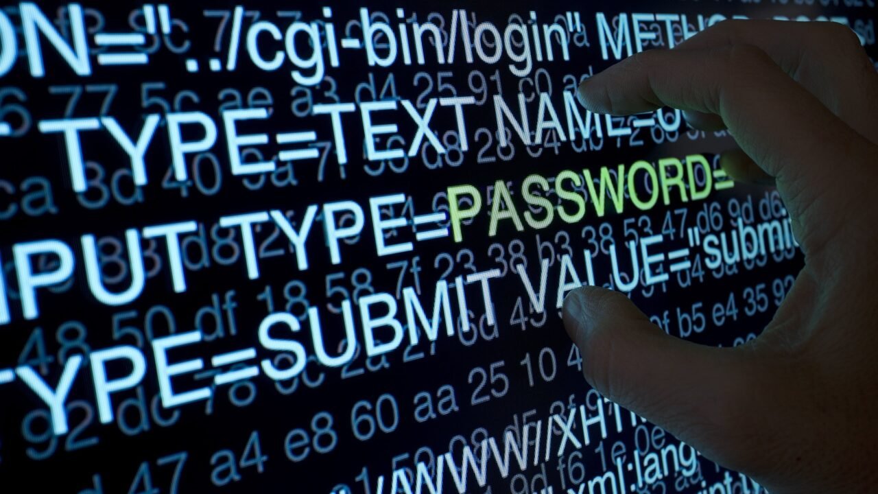 Cómo evitar que los hackers roben tu cuenta de IA y tengan acceso a tus datos confidenciales