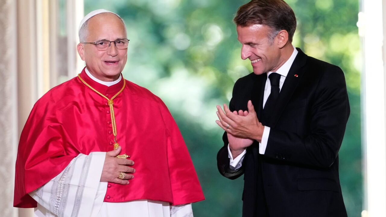 El papa León XIV llegó a Francia: de su advertencia sobre la IA a una nueva crítica velada a Trump
