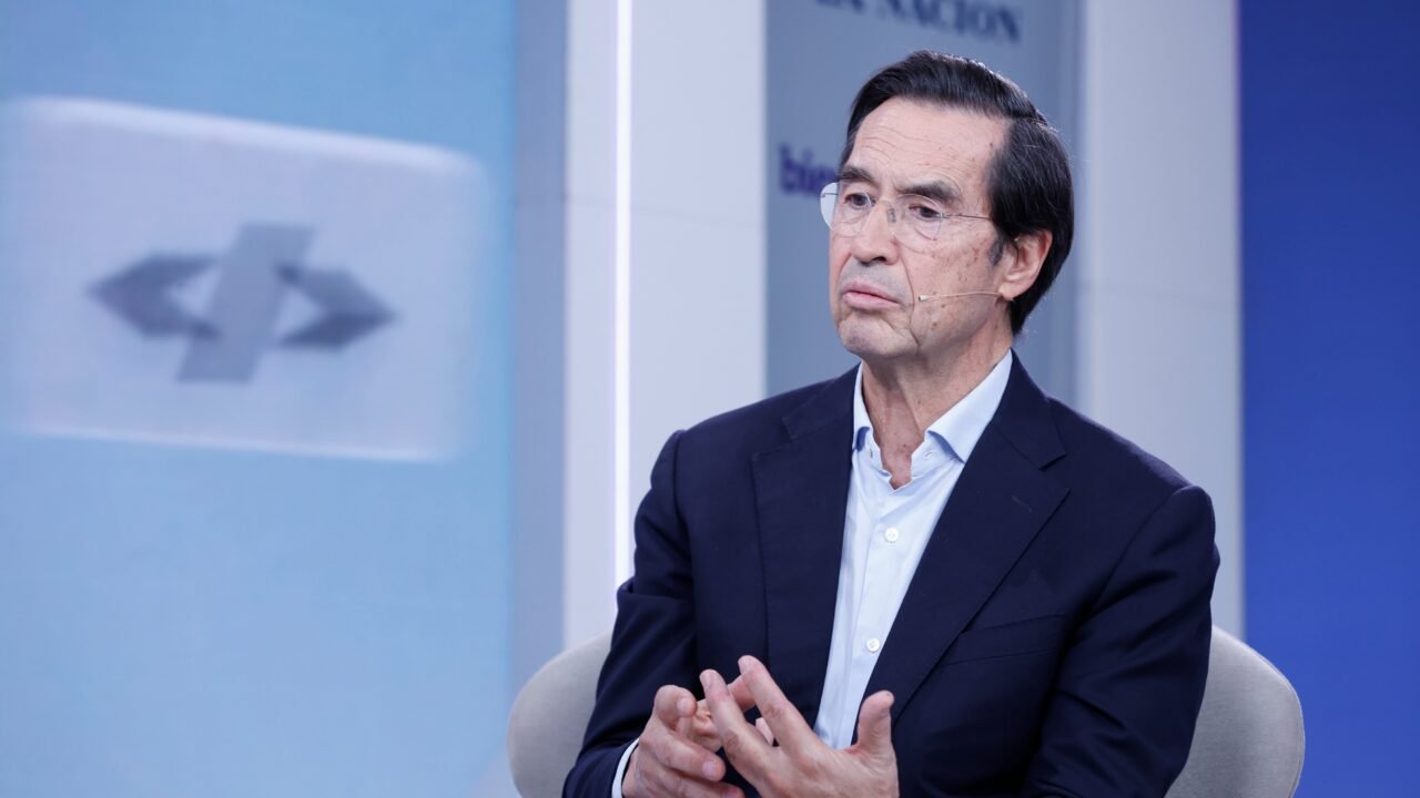 Mario Alonso Puig, médico especializado en bienestar: “Aguantarse, enferma; reír y llorar es lo que más cura”