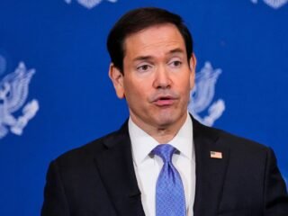 Marco Rubio calificó de “muy serio” el incidente en una base de EEUU en Reino Unido y dijo que hubo un “actor extranjero”