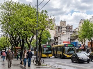 Temperaturas de hasta 25°C y días ventosos en el AMBA: cómo estará el tiempo durante el fin de semana