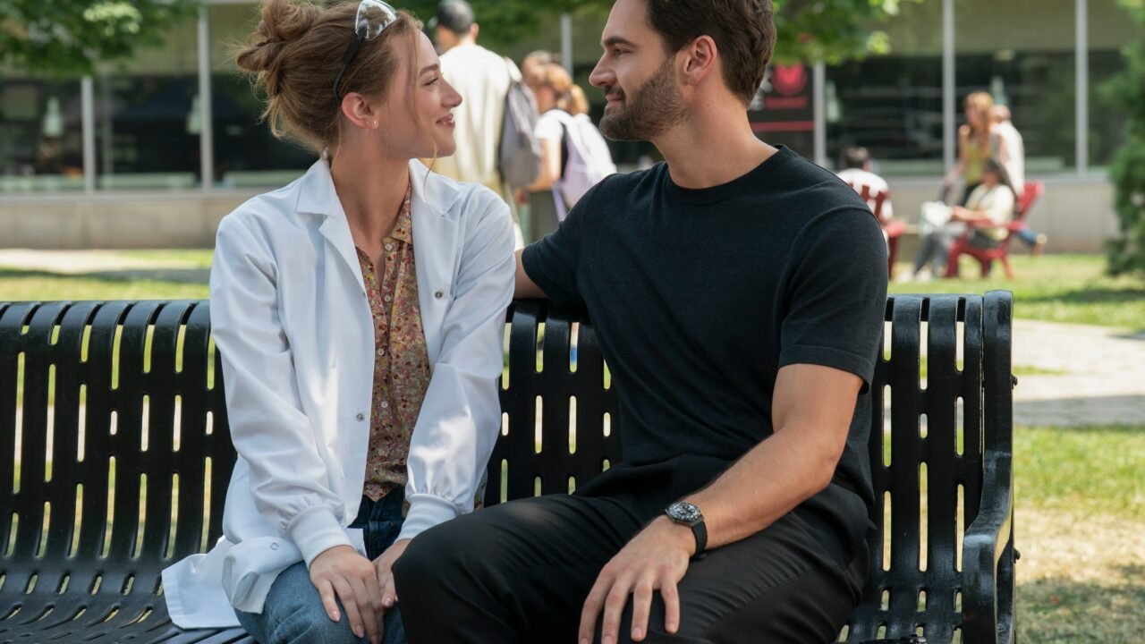 Del fan fiction de Star Wars al mayor estreno romántico del año en Prime Video: cómo se adaptó “La hipótesis del amor”