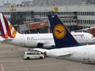 Los antecedentes de pilotos y tripulantes que intentaron provocar accidentes aéreos