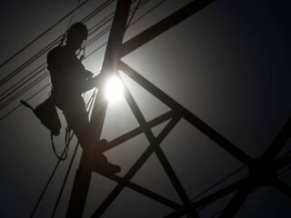 Ejecutivos de empresa proponen ajustes para fortalecer la reforma del sector eléctrico en Panamá