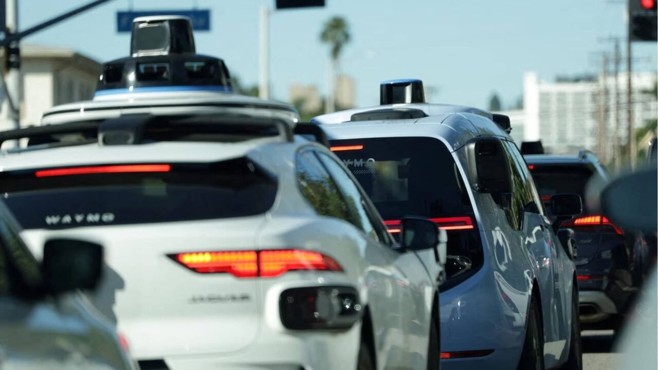 Los carros Waymo sin conductor de Google lograron 82% menos accidentes con lesiones que los cometidos por humanos al volante