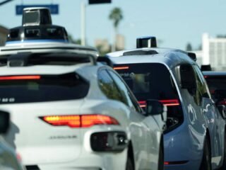 Los carros Waymo sin conductor de Google lograron 82% menos accidentes con lesiones que los cometidos por humanos al volante