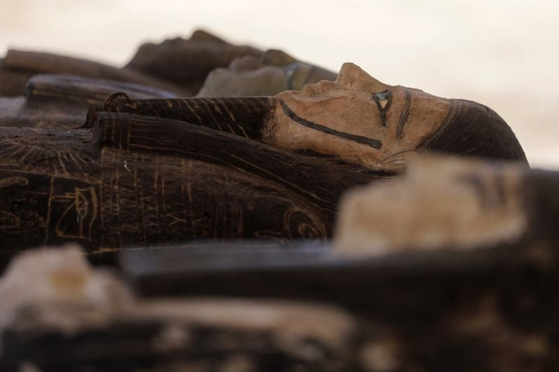 Un caballo, una estela real y un barrio de adobe reaparecen bajo las arenas de la fortaleza de Tell Al-Abqain, en Egipto