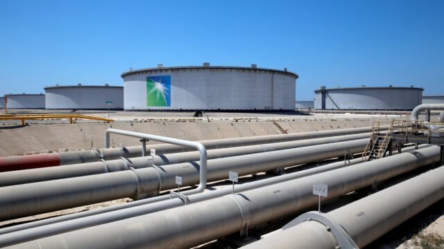 Petroleros vuelven a cargar petróleo de un oleoducto clave en Arabia Saudita